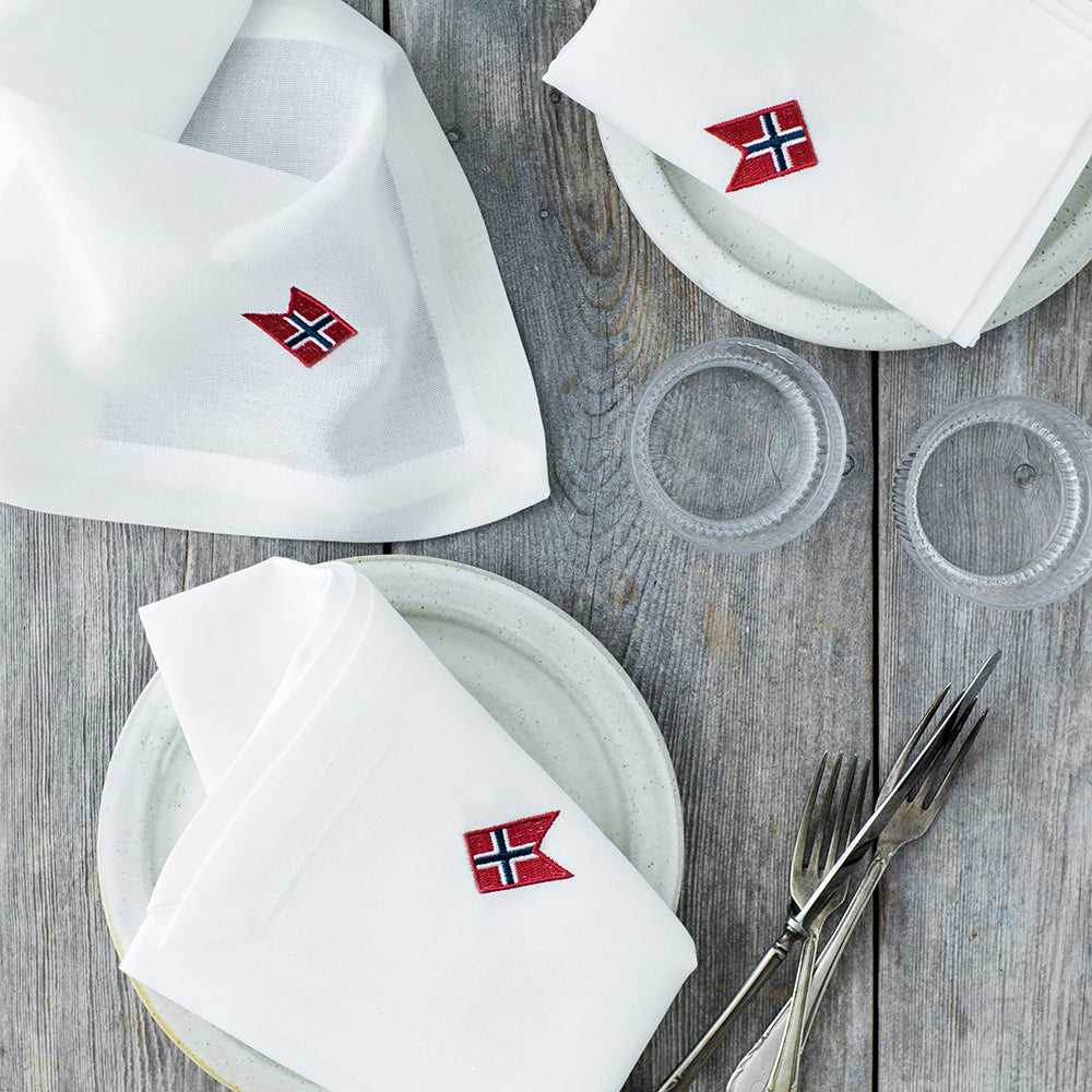 6 stk. servietter med norske broderede flag