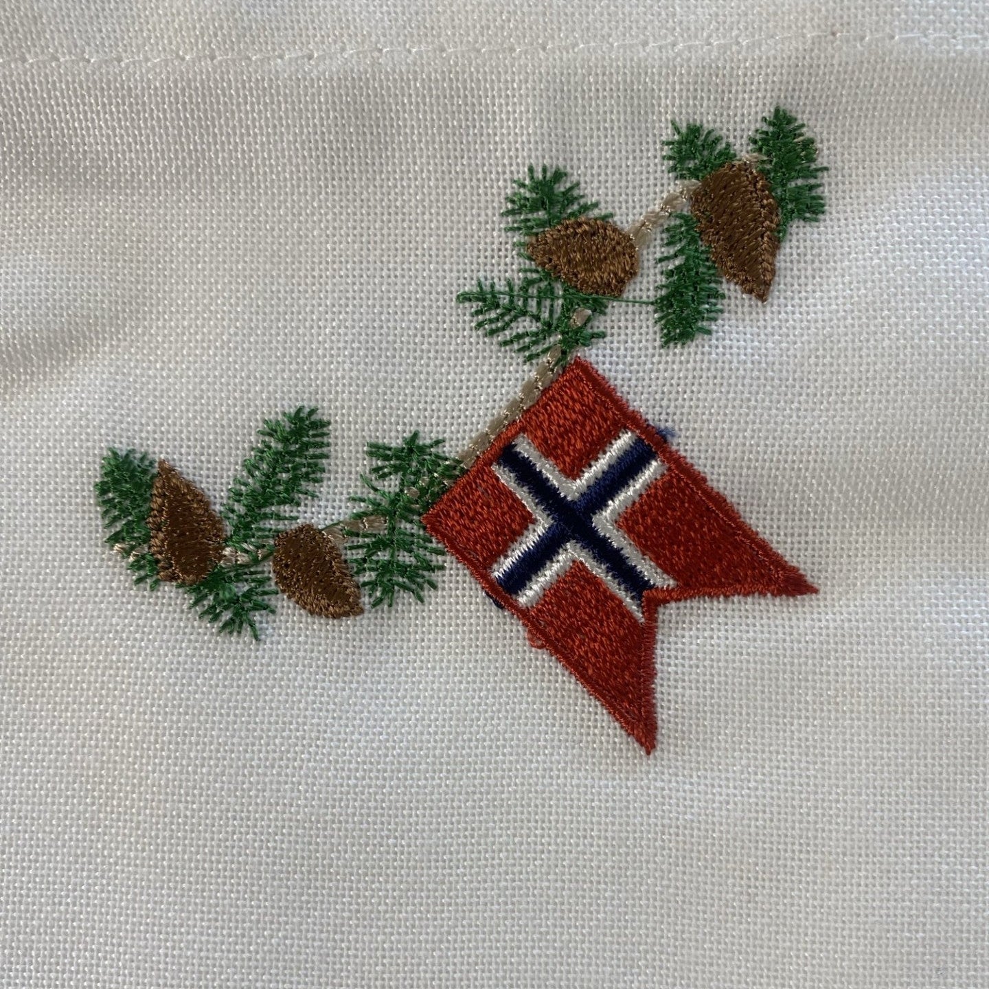 Juleserviett med norsk flagg og gran - 2. sortering
