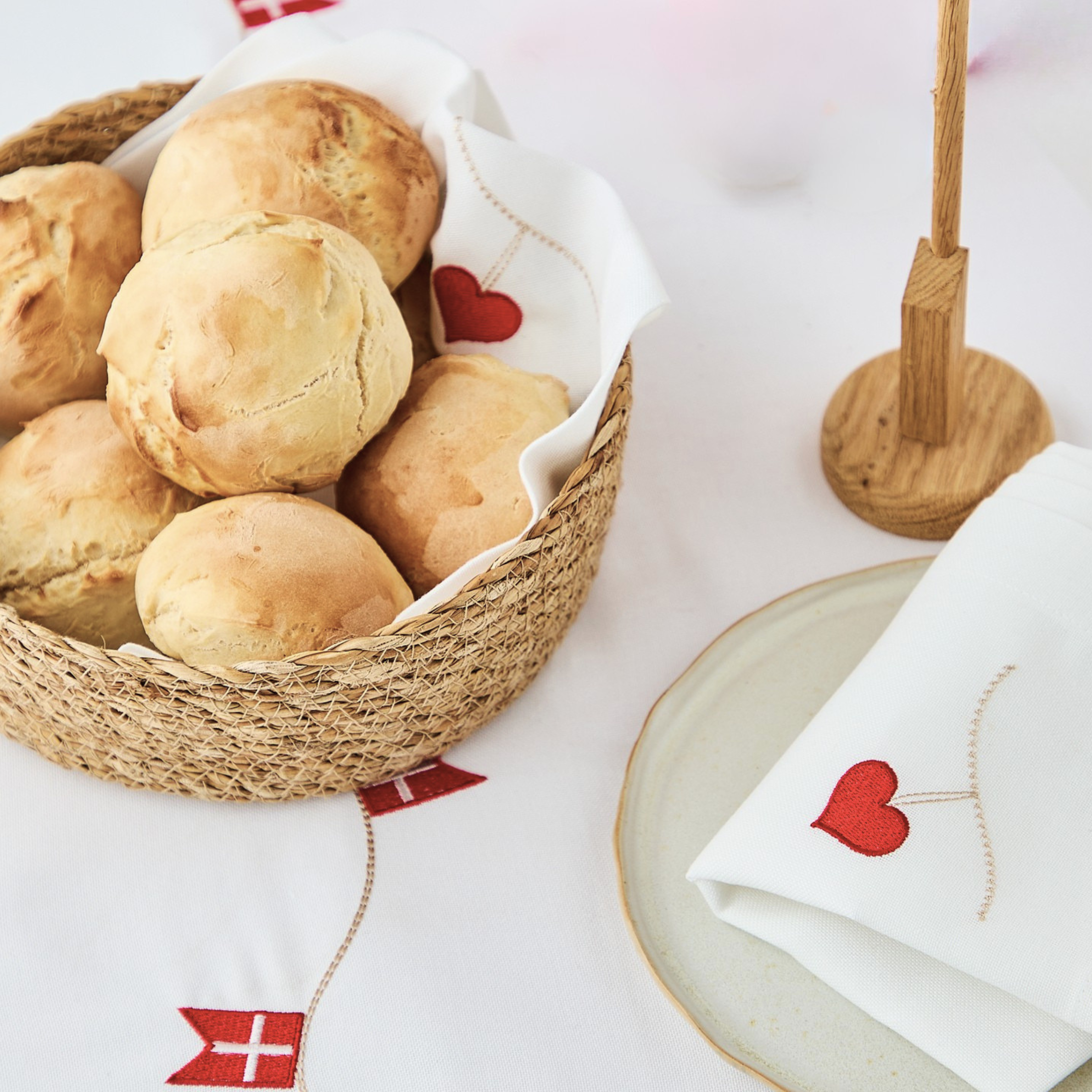 2 stk. broderte hjerteservietter