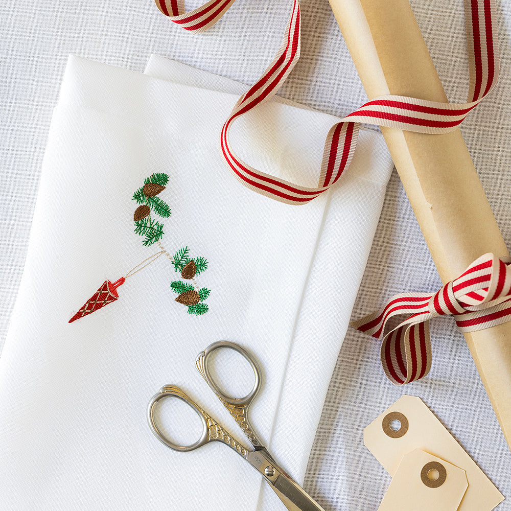 Juleserviett med rødt kremmerhus