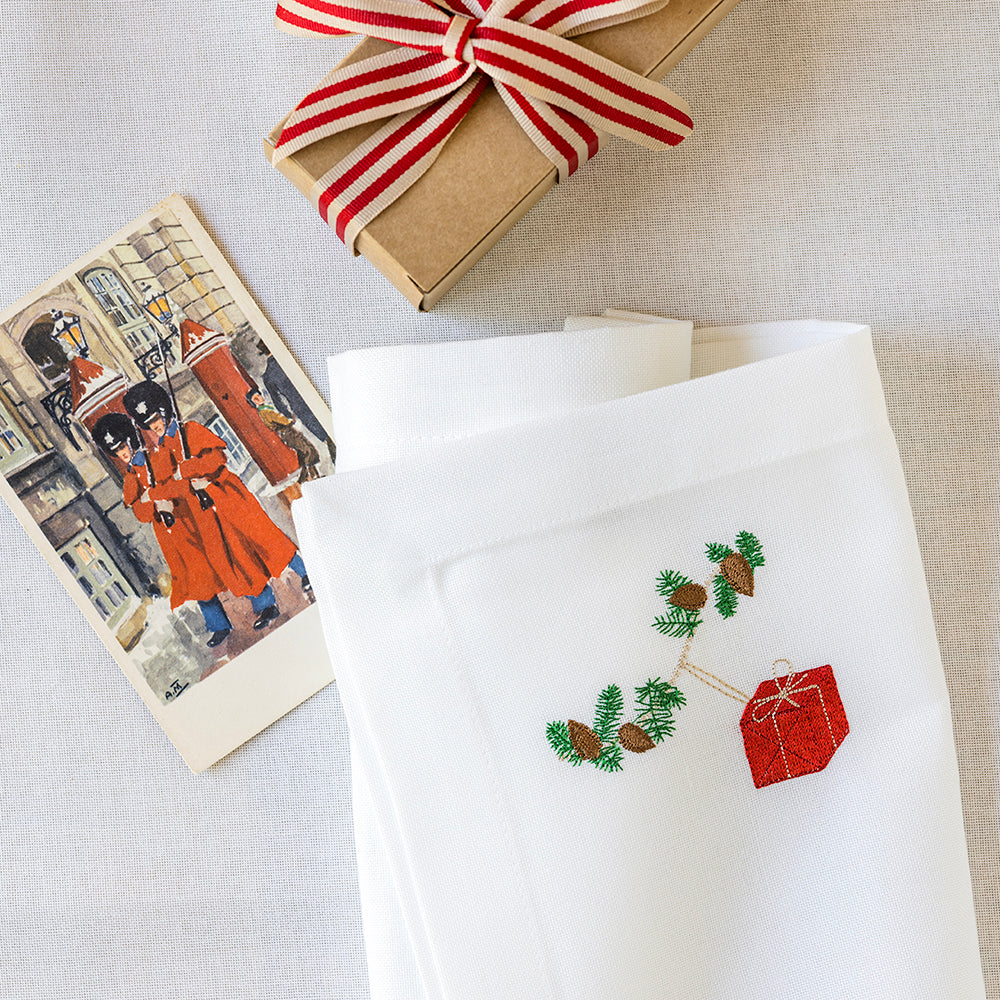 Juleserviett med rød gave