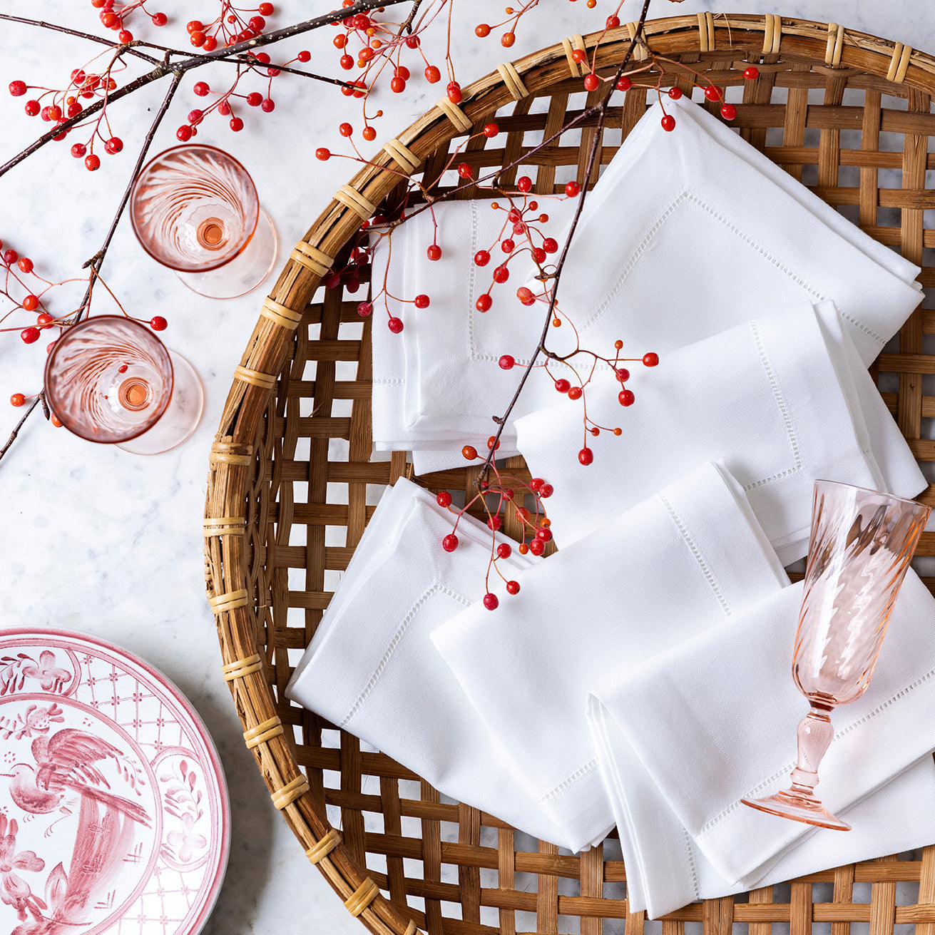 6 stk. hvite servietter med hullsøm