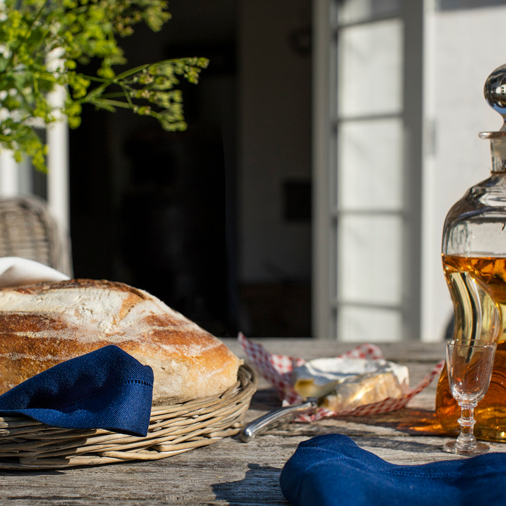 Blå serviett med hullsøm