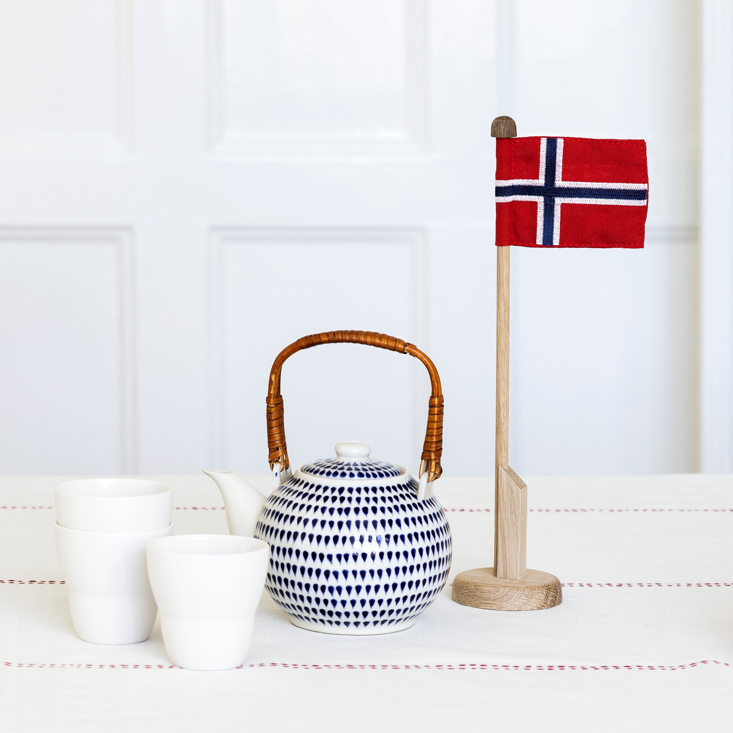 Bordflaggstang av tre