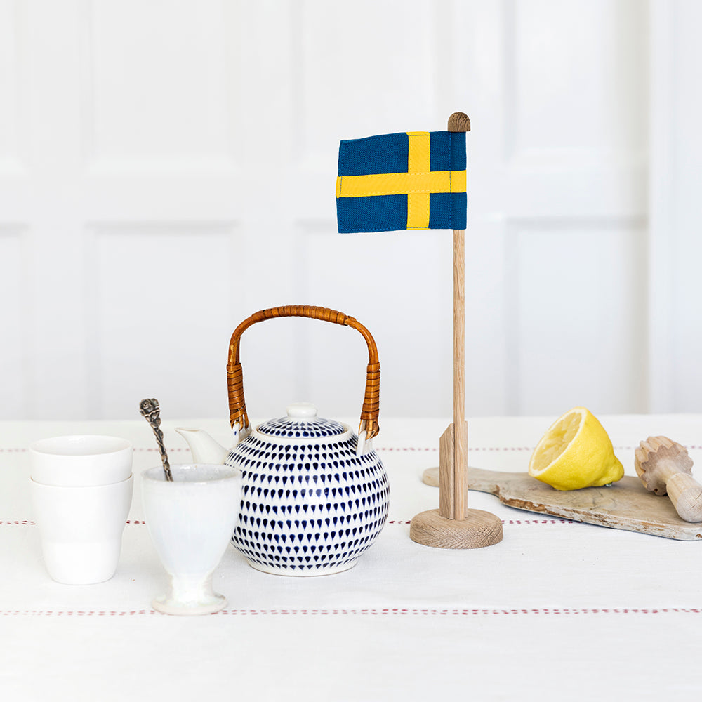 Bordflaggstang med svensk flagg - 2. sortering