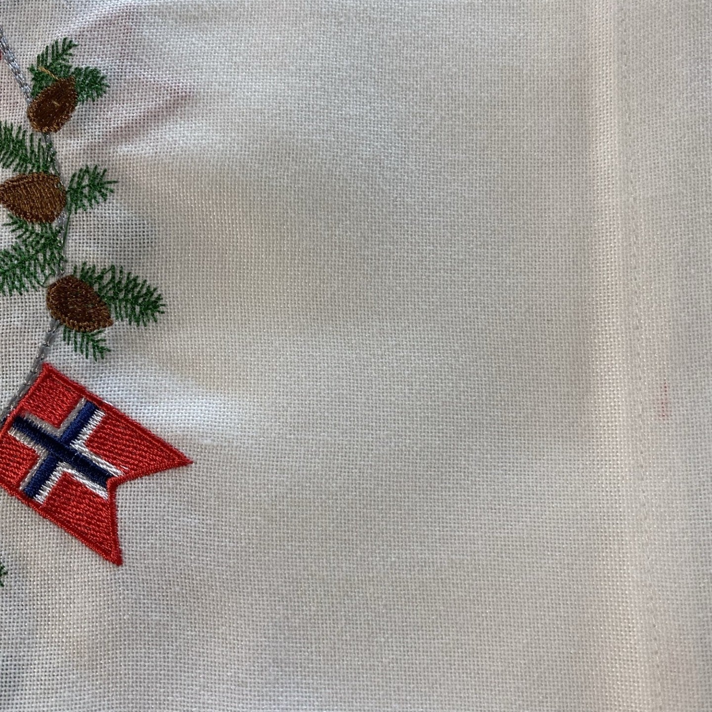 Julebordløber med norske flag og gran - 2. sortering