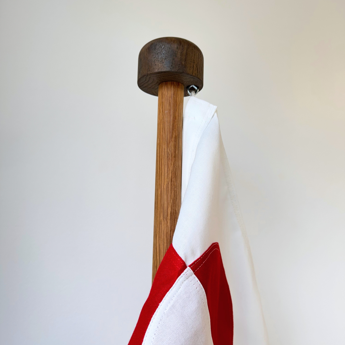 Luksus flagstang i egetræ m. grønlandsk flag (180 cm)
