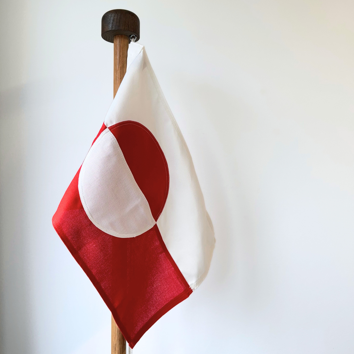 Luksus flagstang i egetræ m. grønlandsk flag (180 cm)