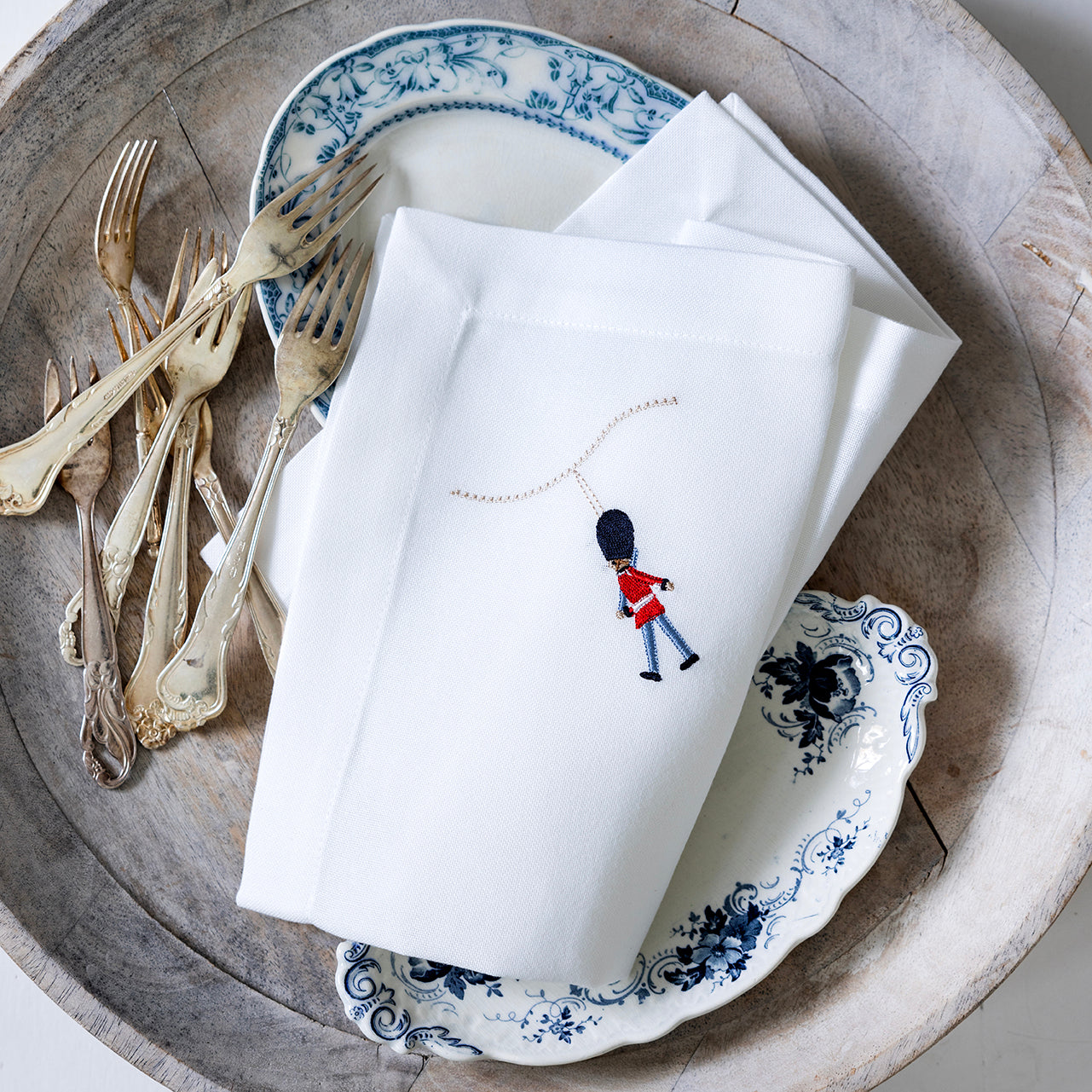 Stoffserviett med Brodert Gardist