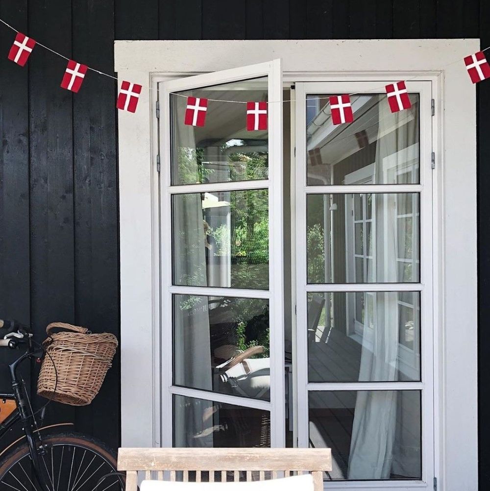 Lille flagranke med 10 Dannebrogsflag