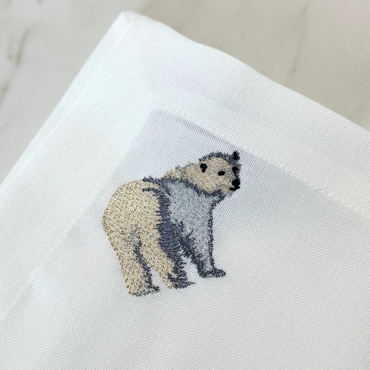 Serviett med brodert isbjørn – 2 stk.