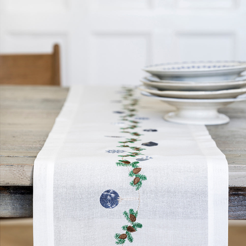 Julebordløper med klassiske blå motiver