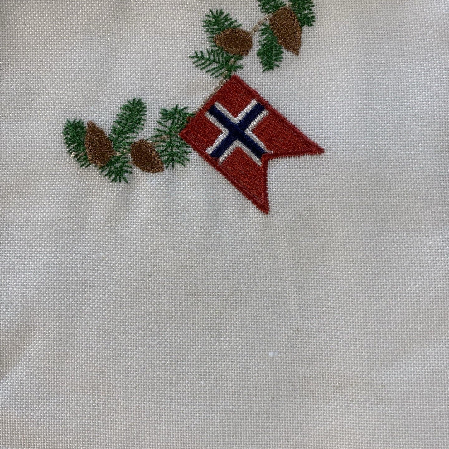 Juleserviett med norsk flagg og gran - 2. sortering