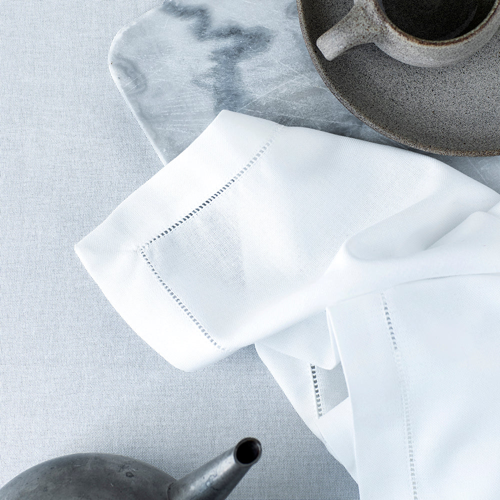 6 stk. hvite servietter med hullsøm