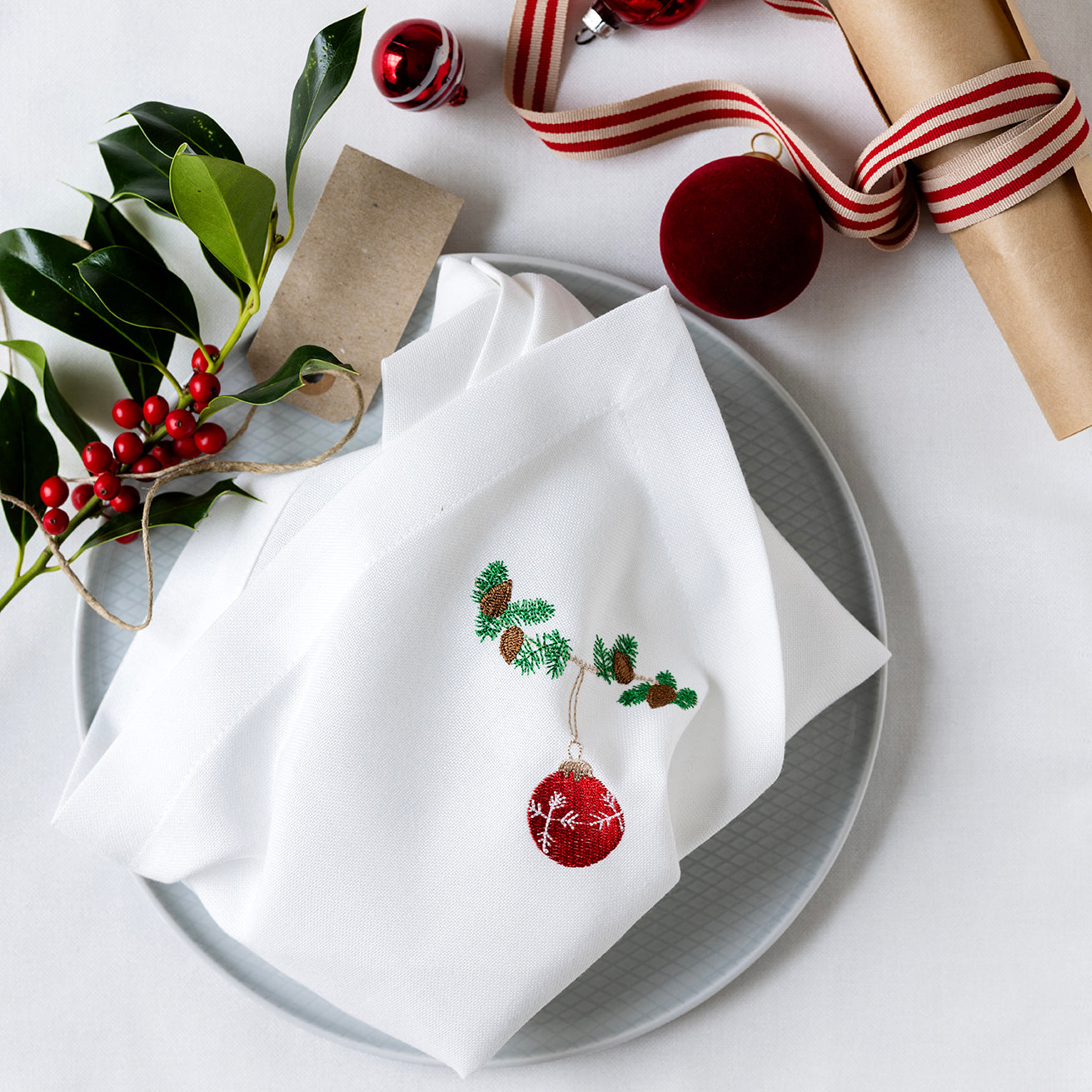 Juleserviett med rød julekule