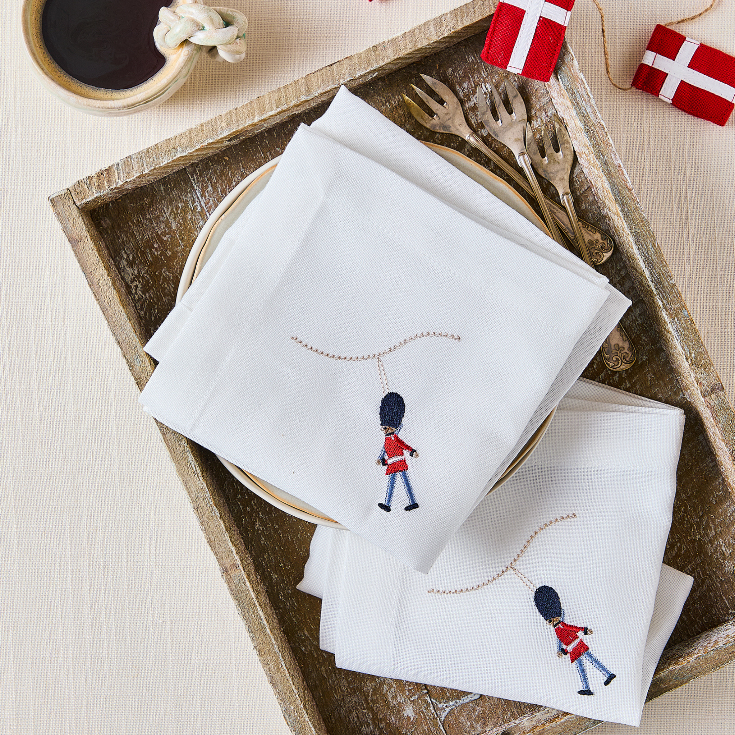 Stoffserviett med Brodert Gardist