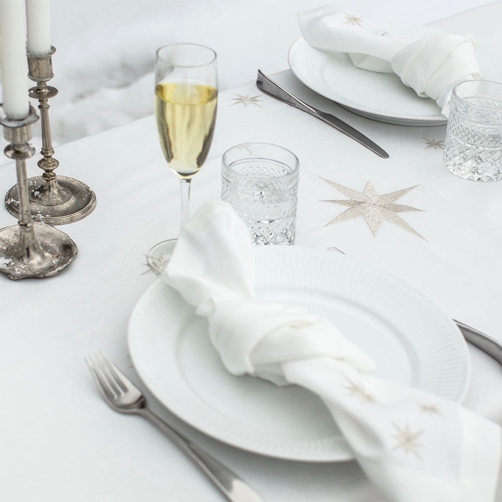 Hvit duk med sølvstjerner