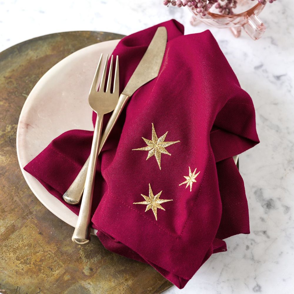 Mørkerød Serviett med gullstjerner