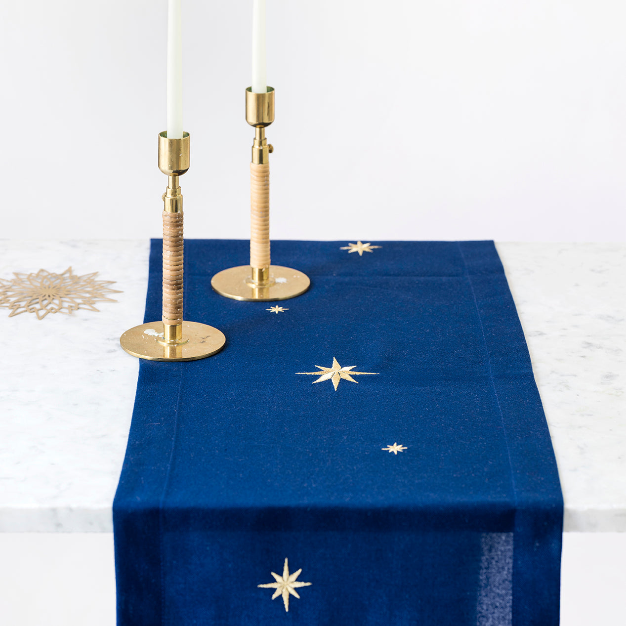 Midnatt blå bordløper med gullstjerner