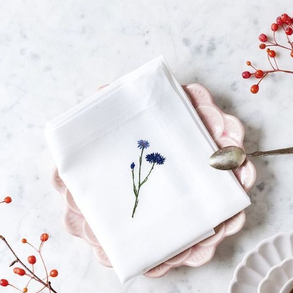 Flora serviett med kornblomst