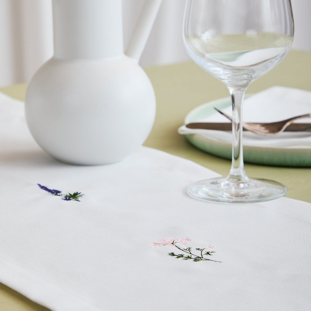 Flora bordløper med ville blomster